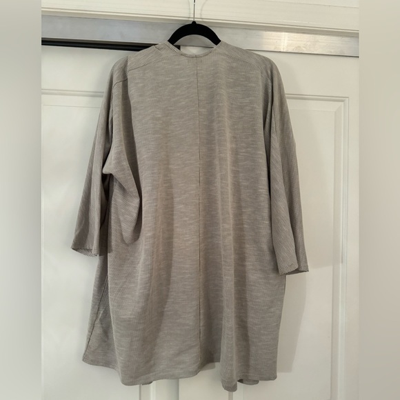 One Size Open Sweater - Picture 3 of 3